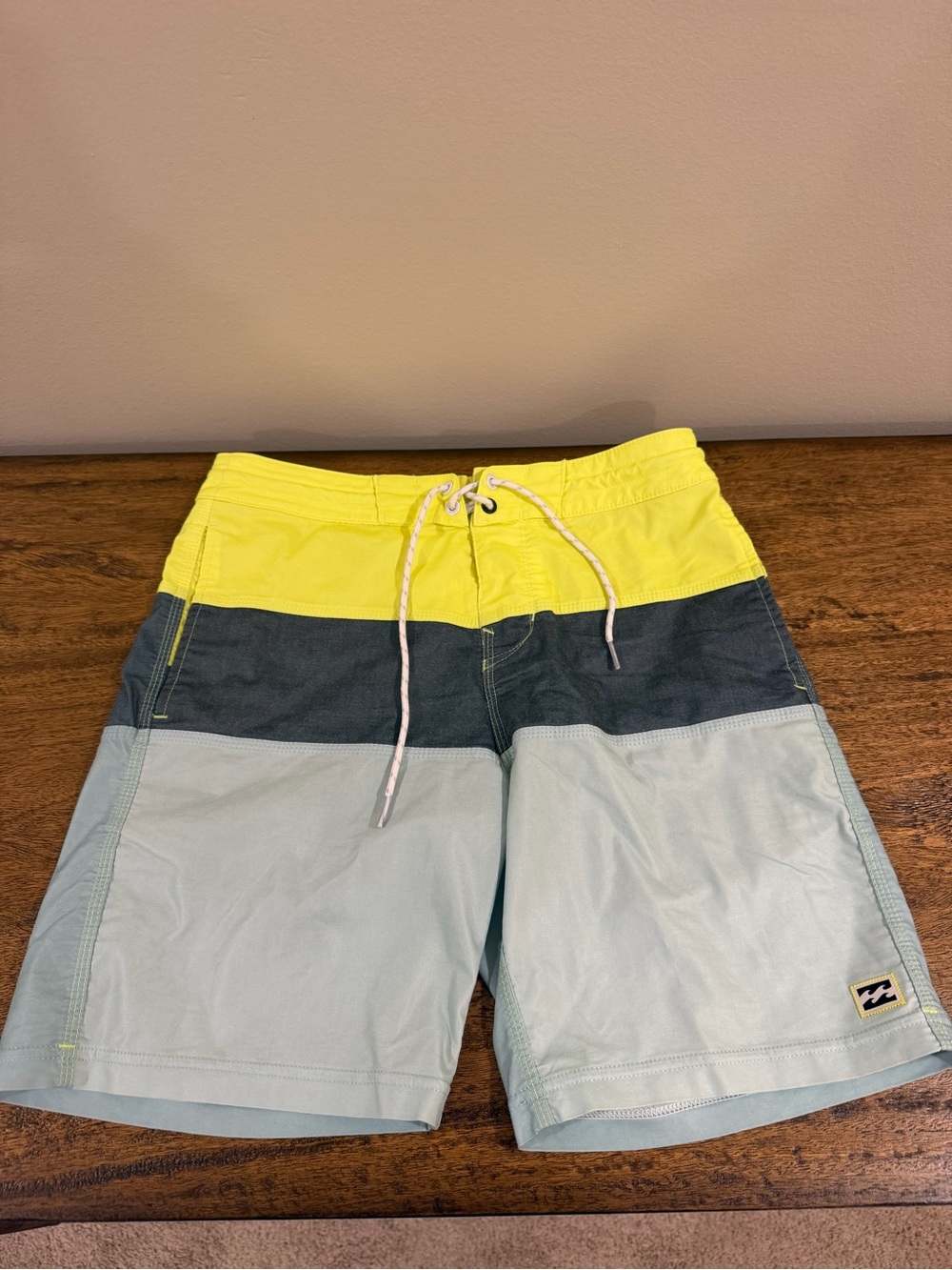 BILLABONG Low Tides Board Shorts Swim Trunks Yellow and Blue SIZE 28
